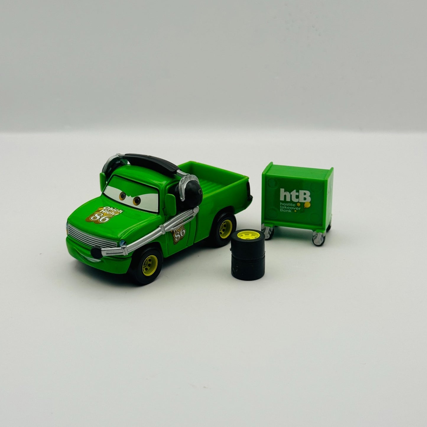 Disney Pixar Cars - CHICK HICKS TEAM HTB CREW CHIEF PITTYS PIT CREW 1:55 Diecast