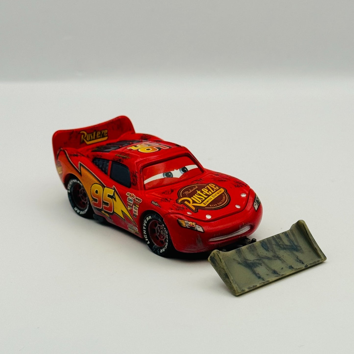 Disney Pixar Cars - MCQUEEN WITH SHOVEL Radiator Springs - 1:55 Diecast