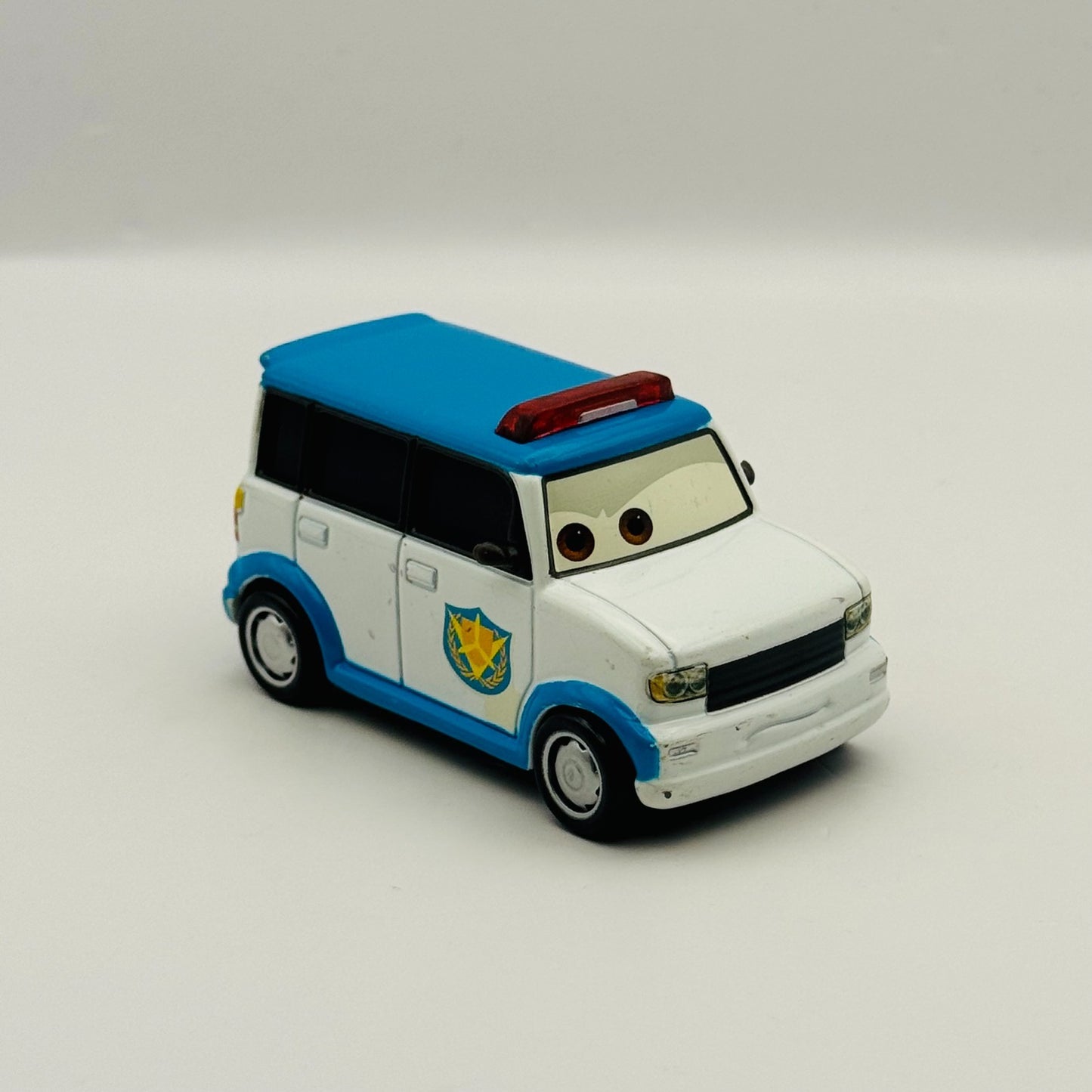 Disney Pixar Cars - OFFICER MURAKARMI *CHASE* Cars 2 2011 - 1:55 Diecast