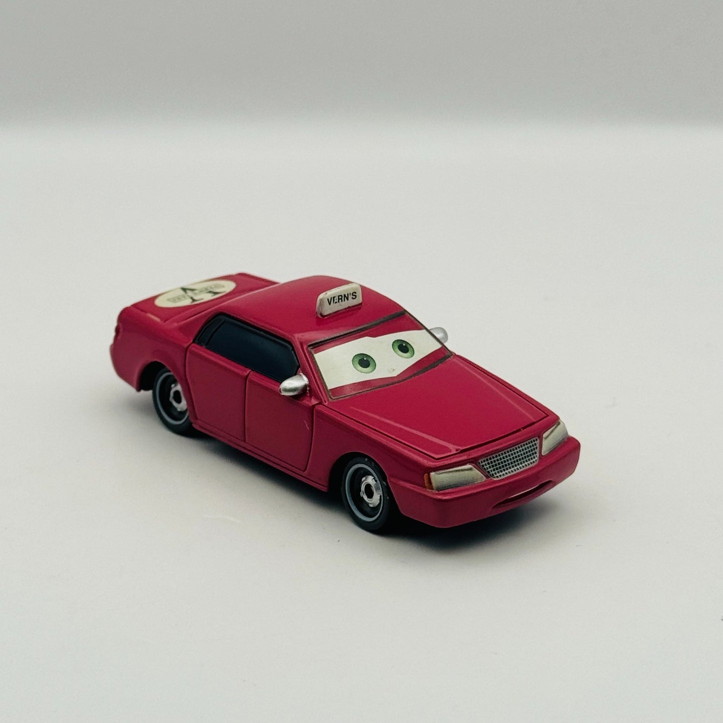 Disney Pixar Cars - VERN TAXI Rusteze Racing 2013 - 1:55 Diecast