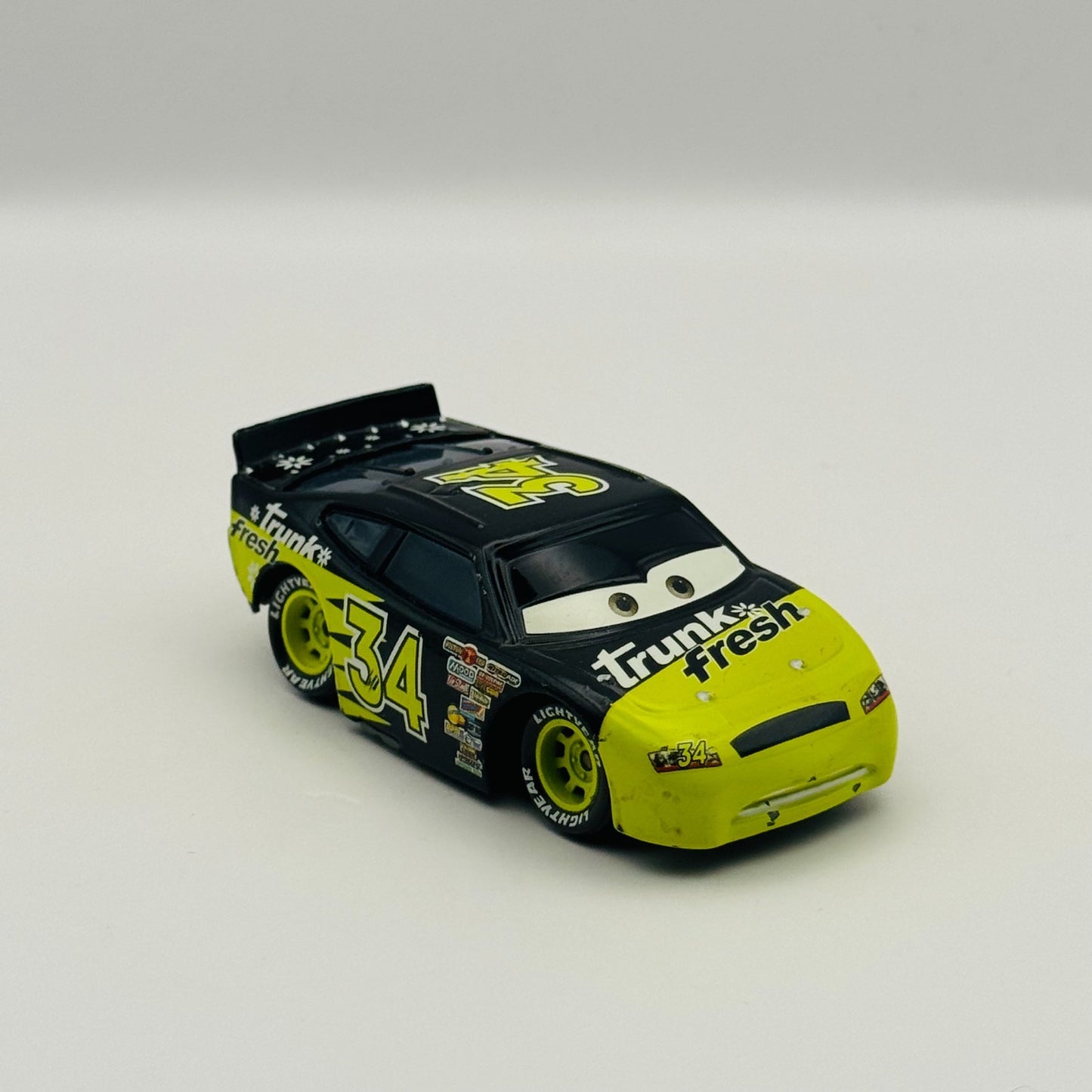 Disney Pixar Cars - DIRKSON D'AGOSTINO TRUNK FRESH Piston Cup -1:55 Diecast