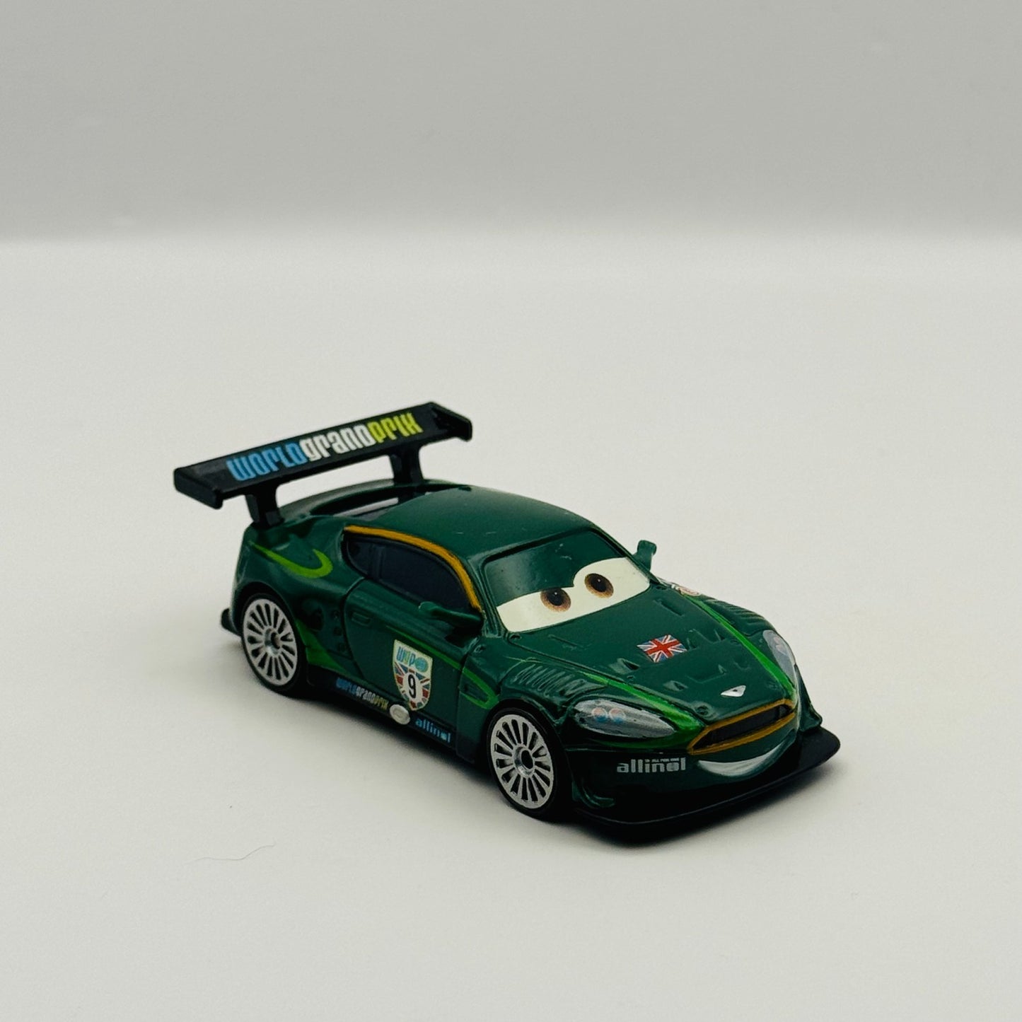 Disney Pixar Cars - NIGEL GEARSLEY WGP Cars 2 2011 - 1:55 Diecast