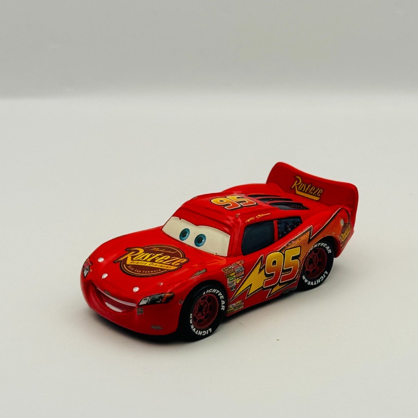Disney Pixar Cars - CARS 1 RUSTEZE LIGHTNING MCQUEEN - 1:55 Diecast