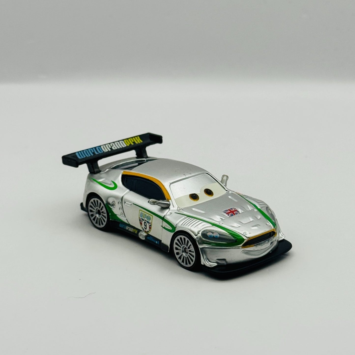 Disney Pixar Cars - SILVER NIGEL GEARSLEY WITH METALLIC FINISH 2012 1:55 Diecast