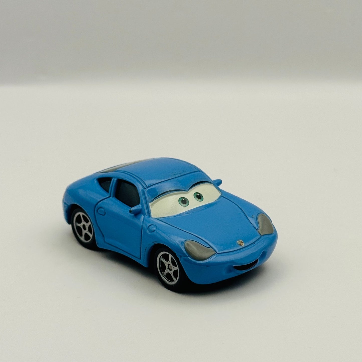 Disney Pixar Cars - SALLY CARRERA [PORSCHE 911] - 1:55 Diecast