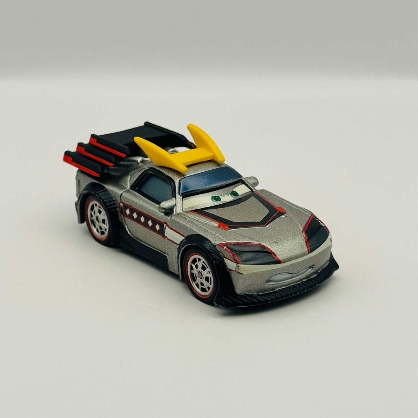 Disney Pixar Cars Toon - KABUTO Tokyo Mater 2010 - 1:55 Diecast