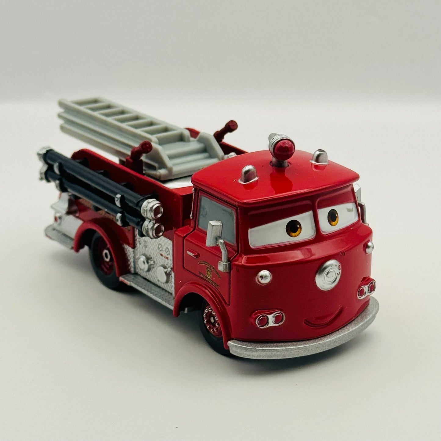 Disney Pixar Cars - RED FIRETRUCK Disney Store - 1:43 Diecast