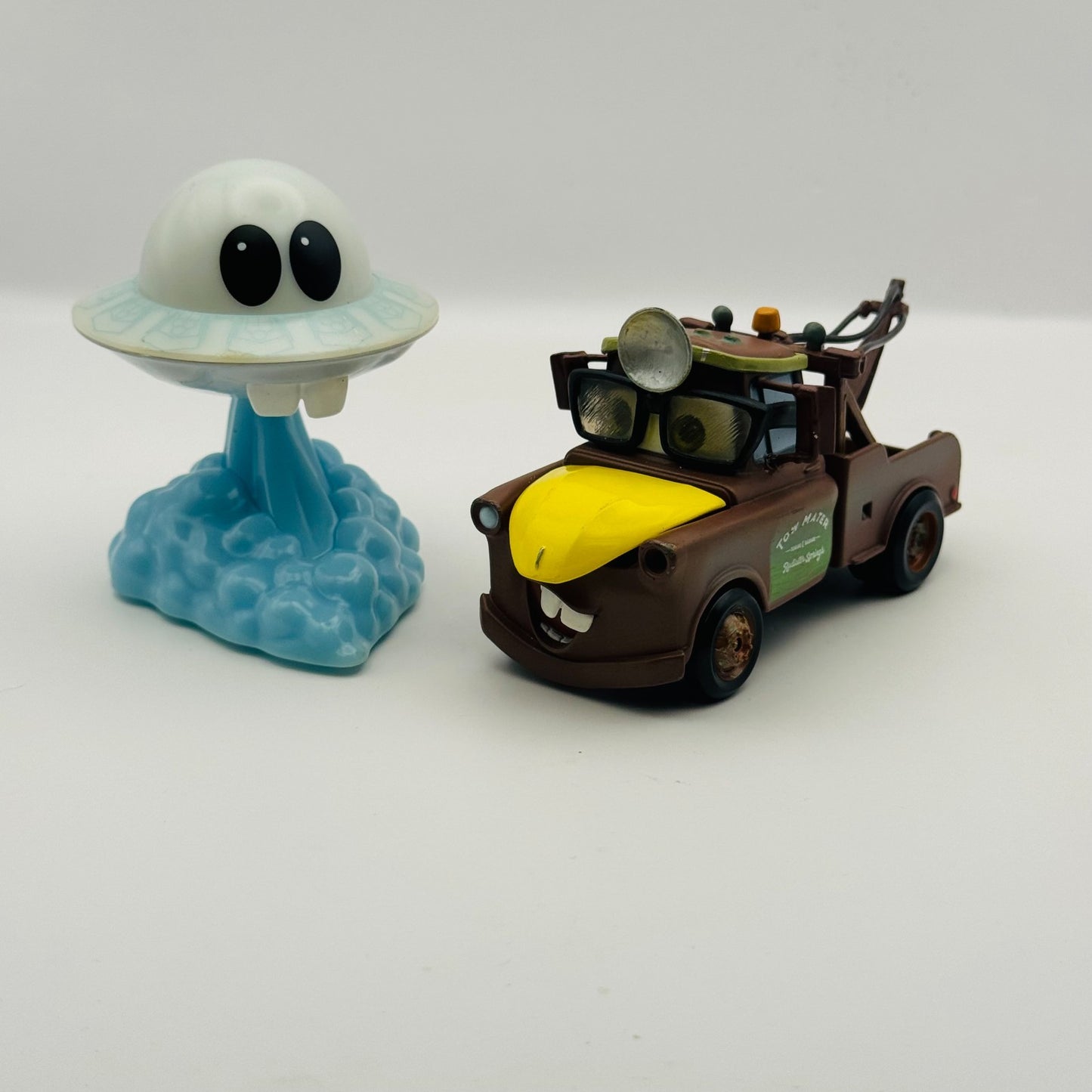 Disney Pixar Cars - UFM MATER & MATOR UFO *Untested* Disney Store - 1:43 Diecast