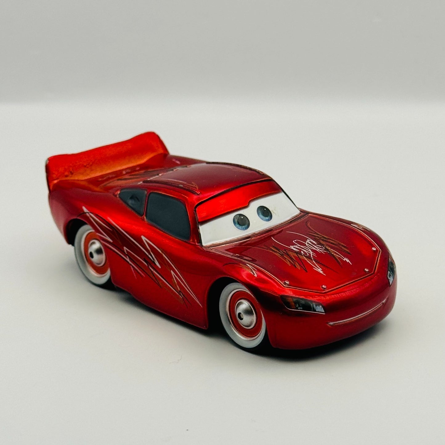 Disney Pixar Cars - PINSTRIPE LIGHTNING MCQUEEN Disney Store - 1:43 Diecast