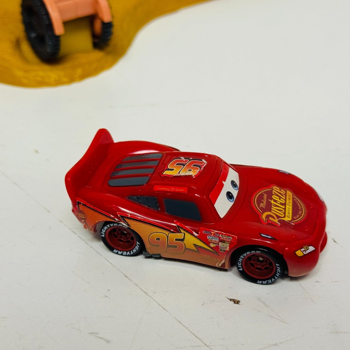 Disney Pixar Cars - TRACTOR TIPPIN' PLAYSET WITH FRANK THE COMBINE - 1:55 Scale