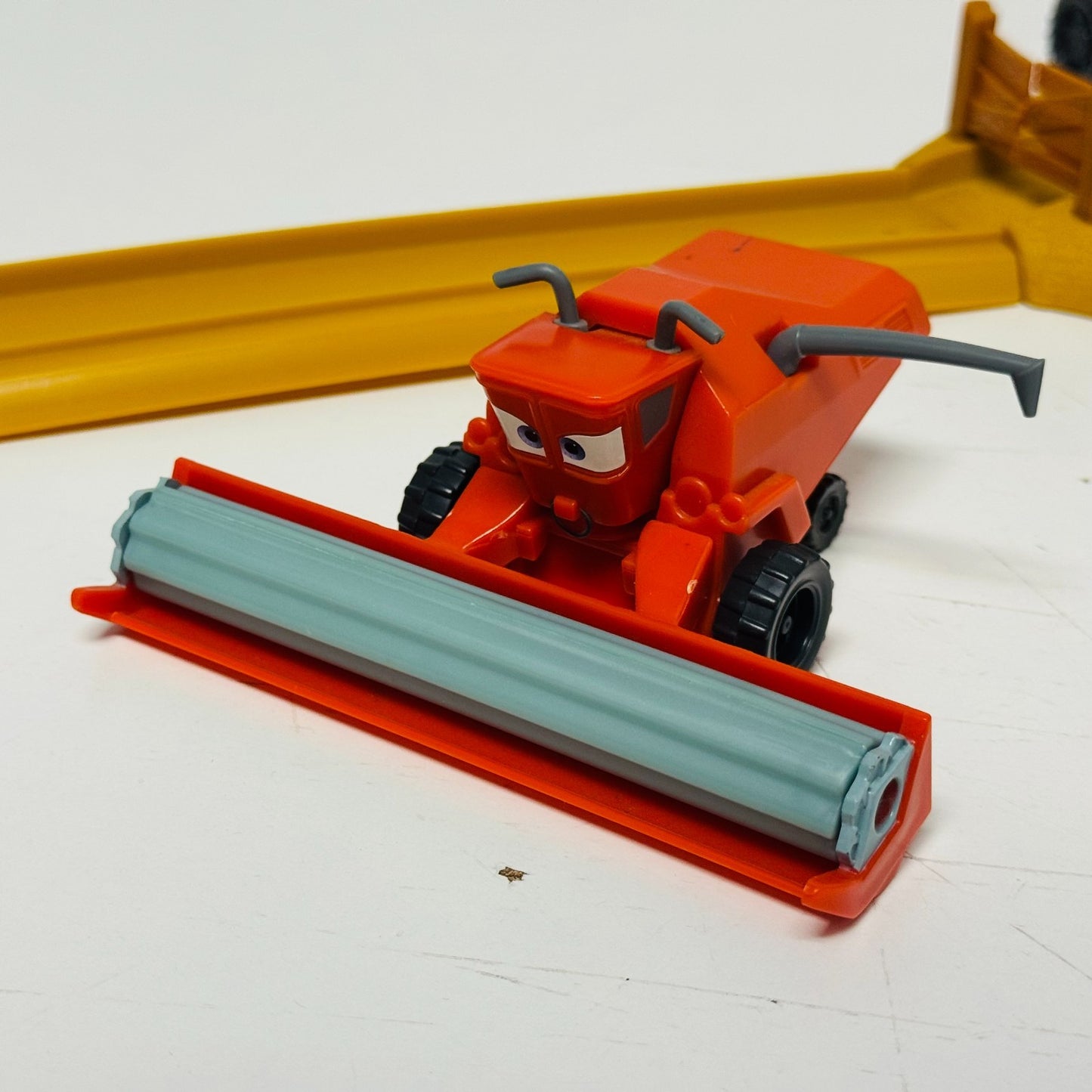 Disney Pixar Cars - TRACTOR TIPPIN' PLAYSET WITH FRANK THE COMBINE - 1:55 Scale