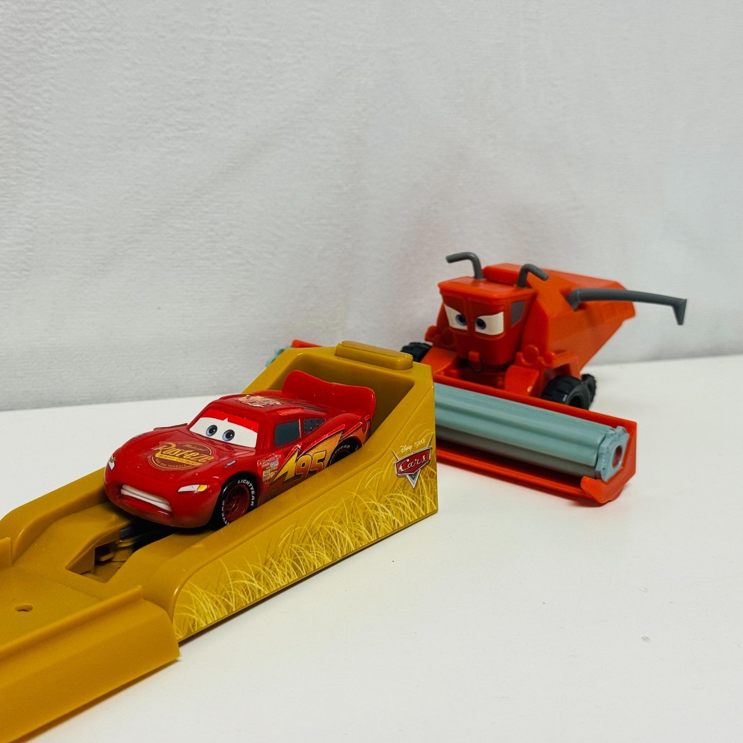 Disney Pixar Cars - TRACTOR TIPPIN' PLAYSET WITH FRANK THE COMBINE - 1:55 Scale