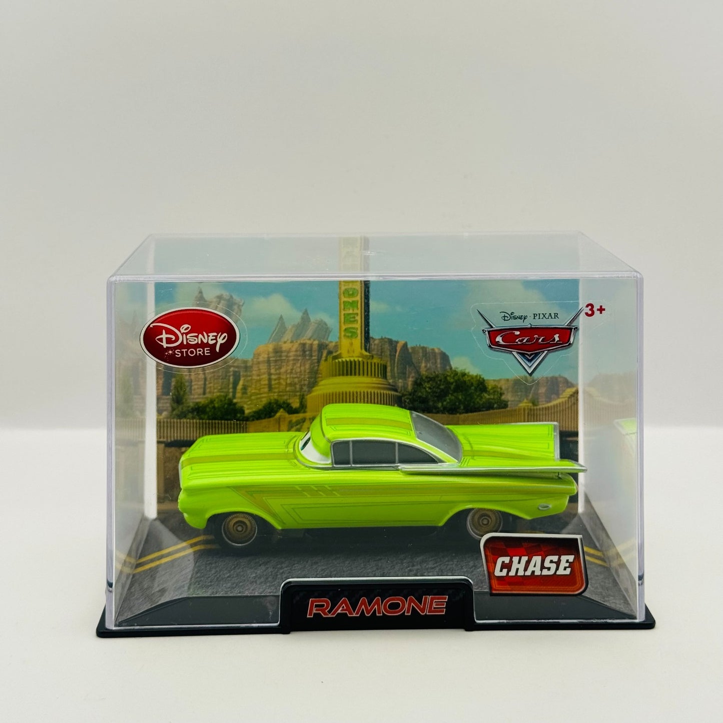 Disney Pixar Cars - GREEN BODY SHOP ARTIST RAMONE Disney Store - 1:43 Diecast