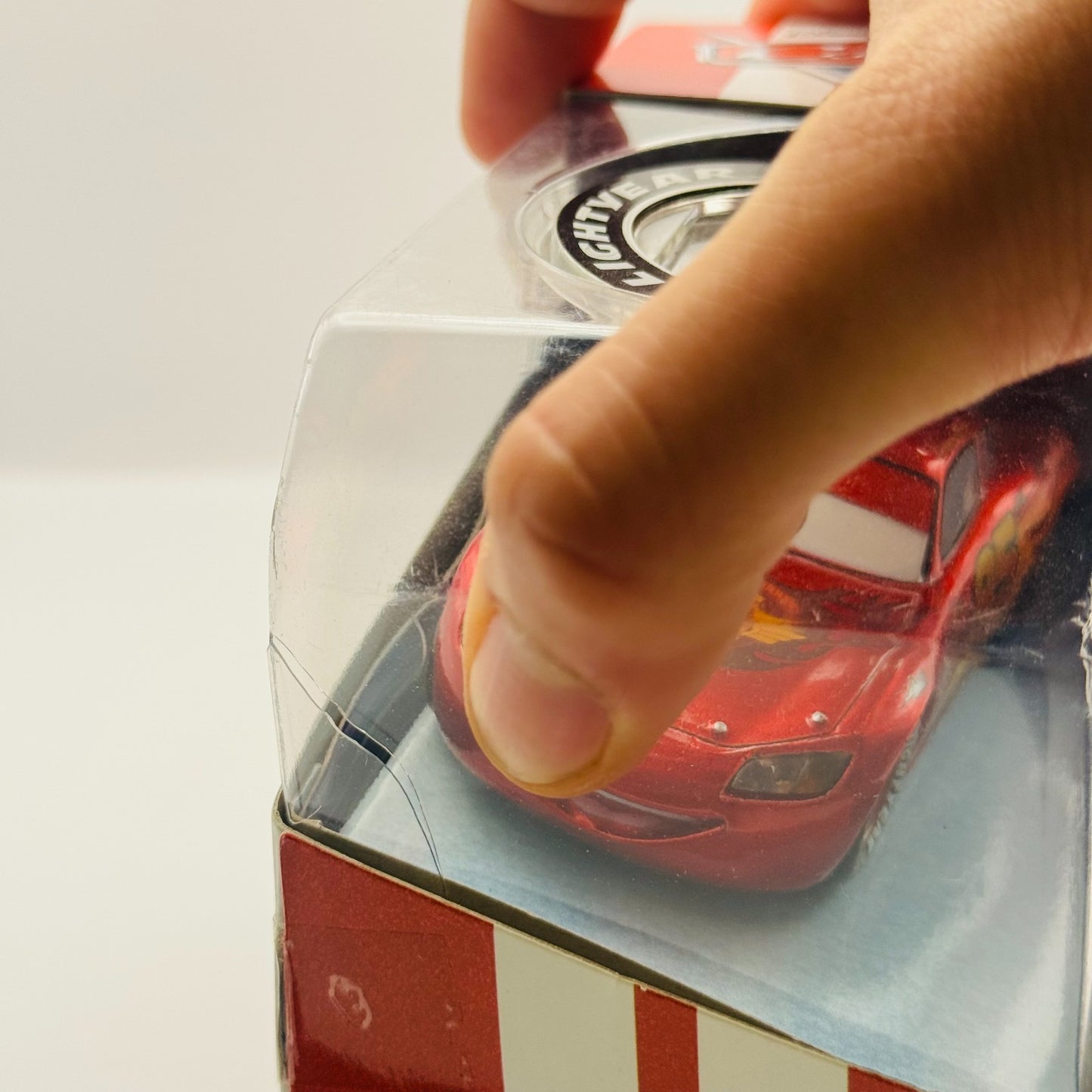 Disney Pixar Cars - METALLIC RS TEAM MCQUEEN *CHASER Disney Store - 1:43 Diecast