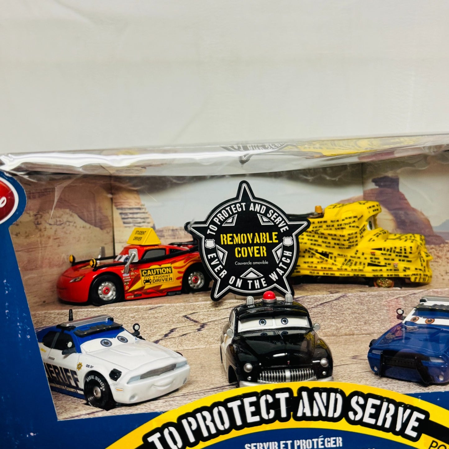 Disney Pixar Cars - TO PROTECT AND SERVE MATER DIDI Disney Store - 1:43 Diecast