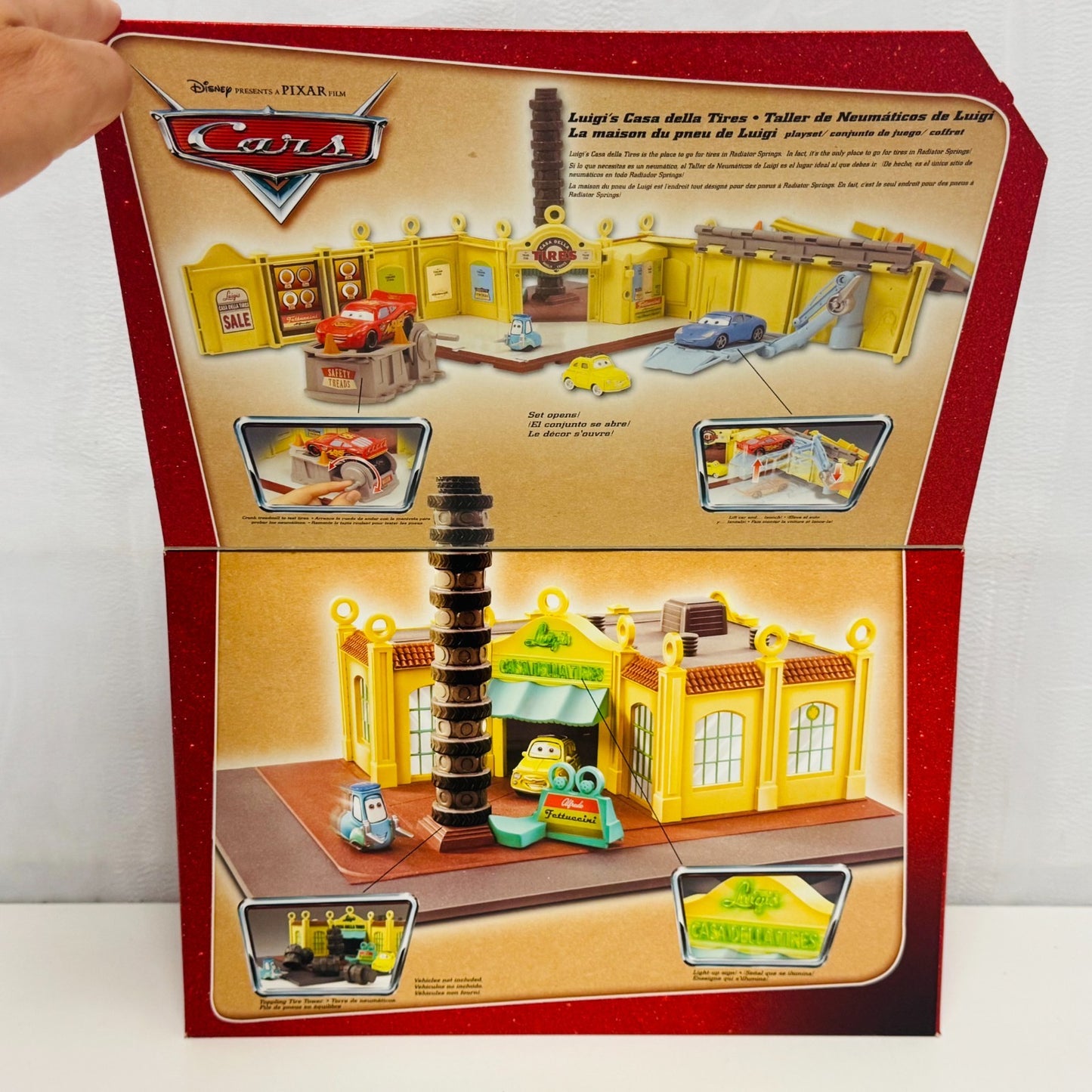 Disney Pixar Cars - RADIATOR SPRINGS LUIGI'S CASA DELLA TIRES SET - 1:55 Diecast