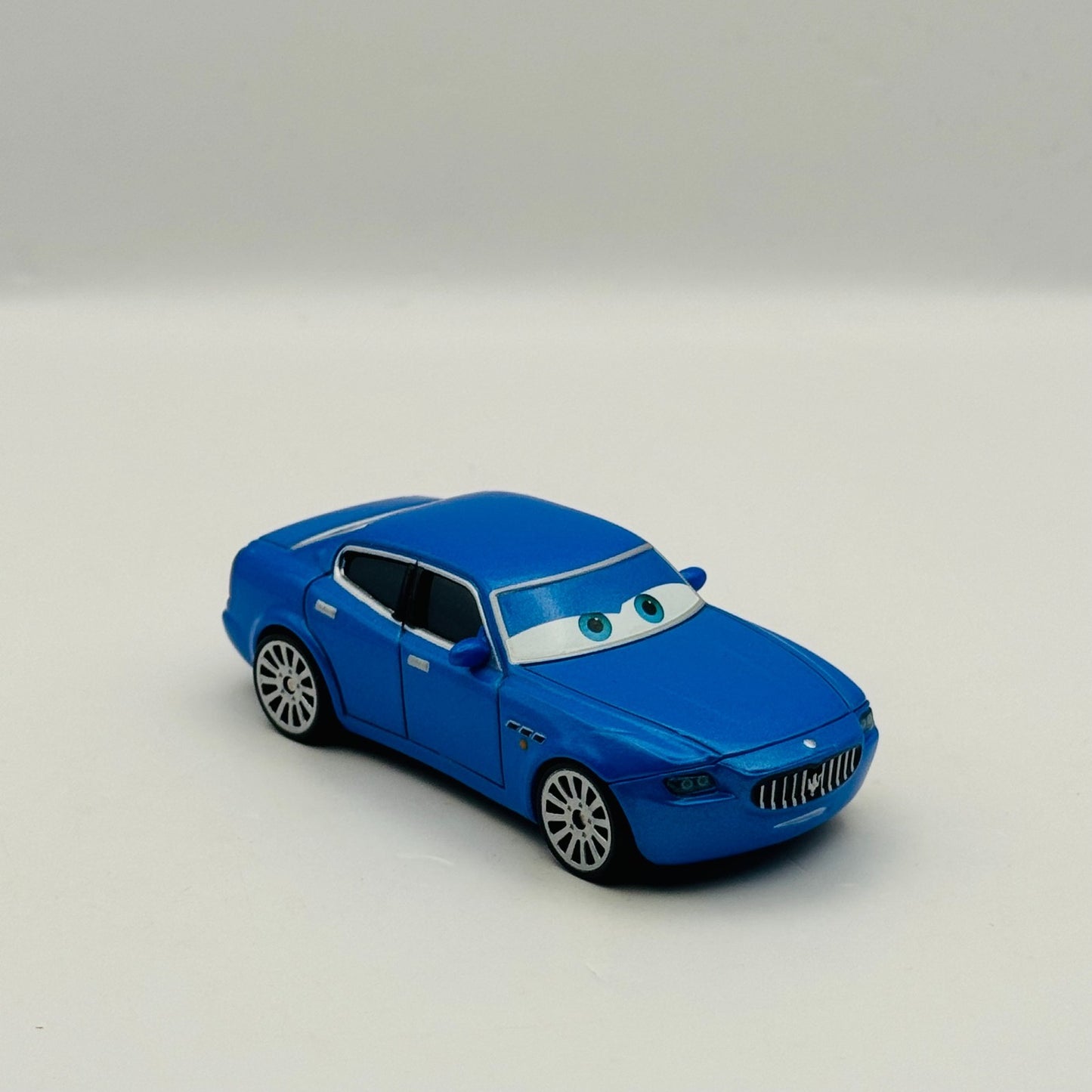 Disney Pixar Cars - BINDO Cars 2 2011 - 1:55 Diecast