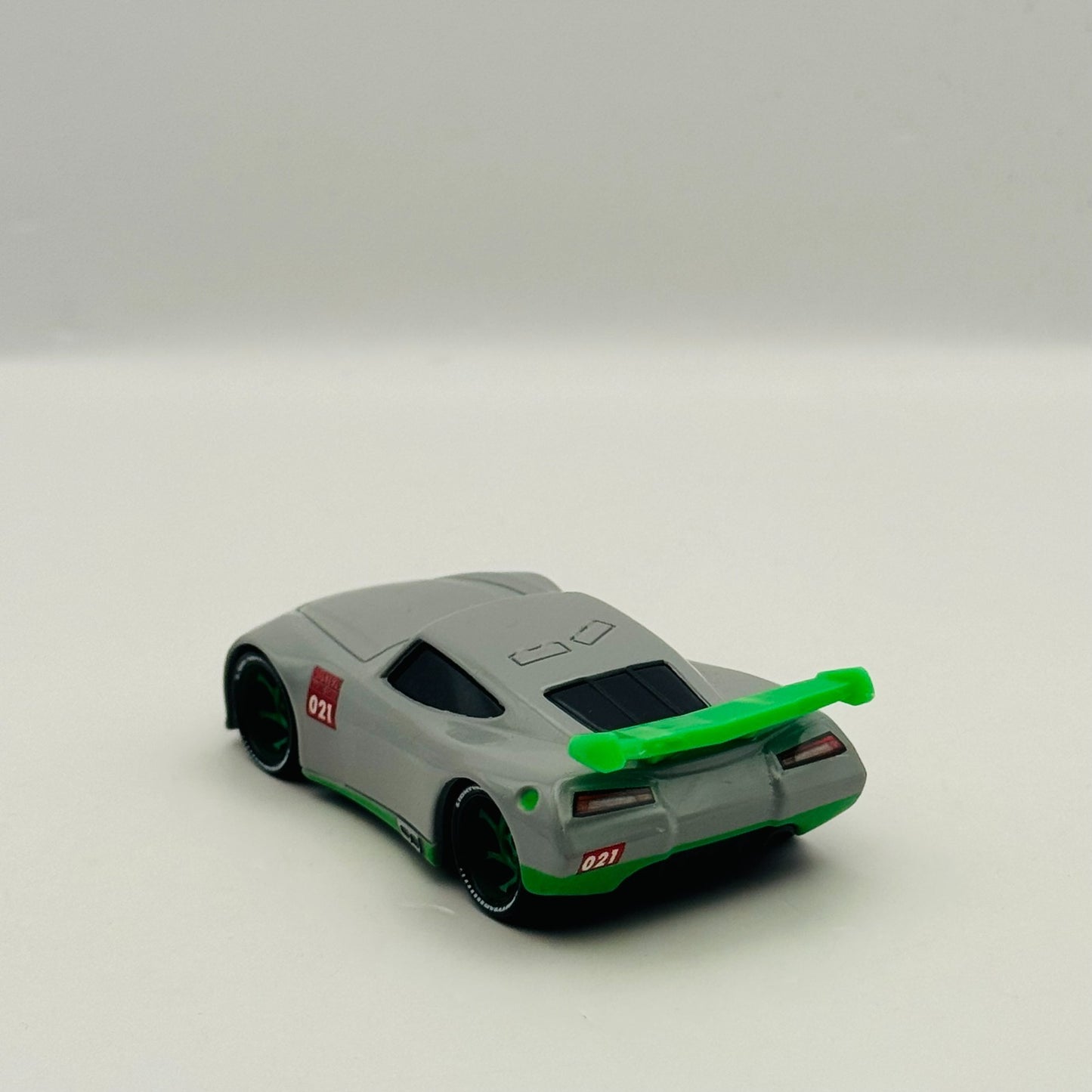 Disney Pixar Cars - KRZYSZTOF Yellow Trainee #021 2018 - 1:55 Diecast