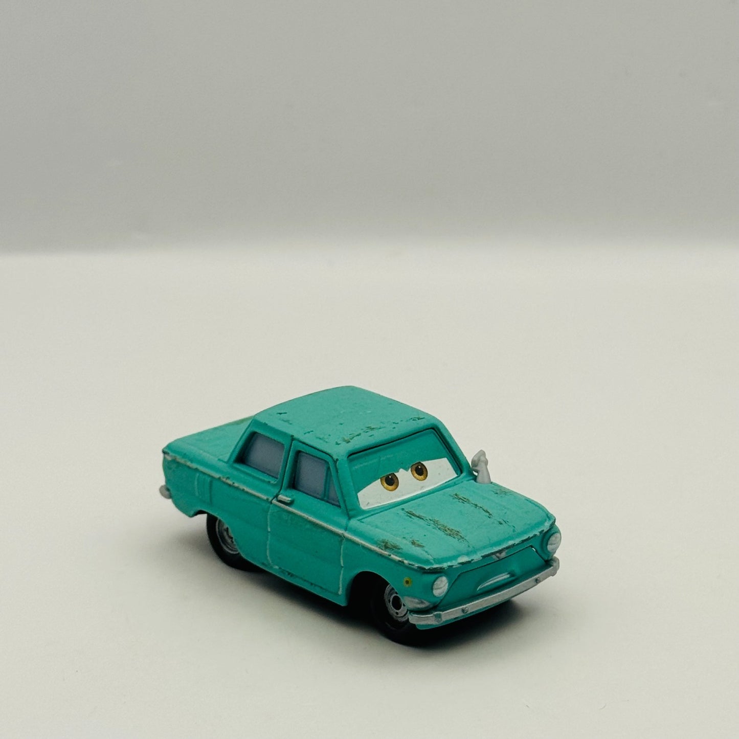 Disney Pixar Cars - PETROV TRUNKOV Cars 2 2011 - 1:55 Diecast