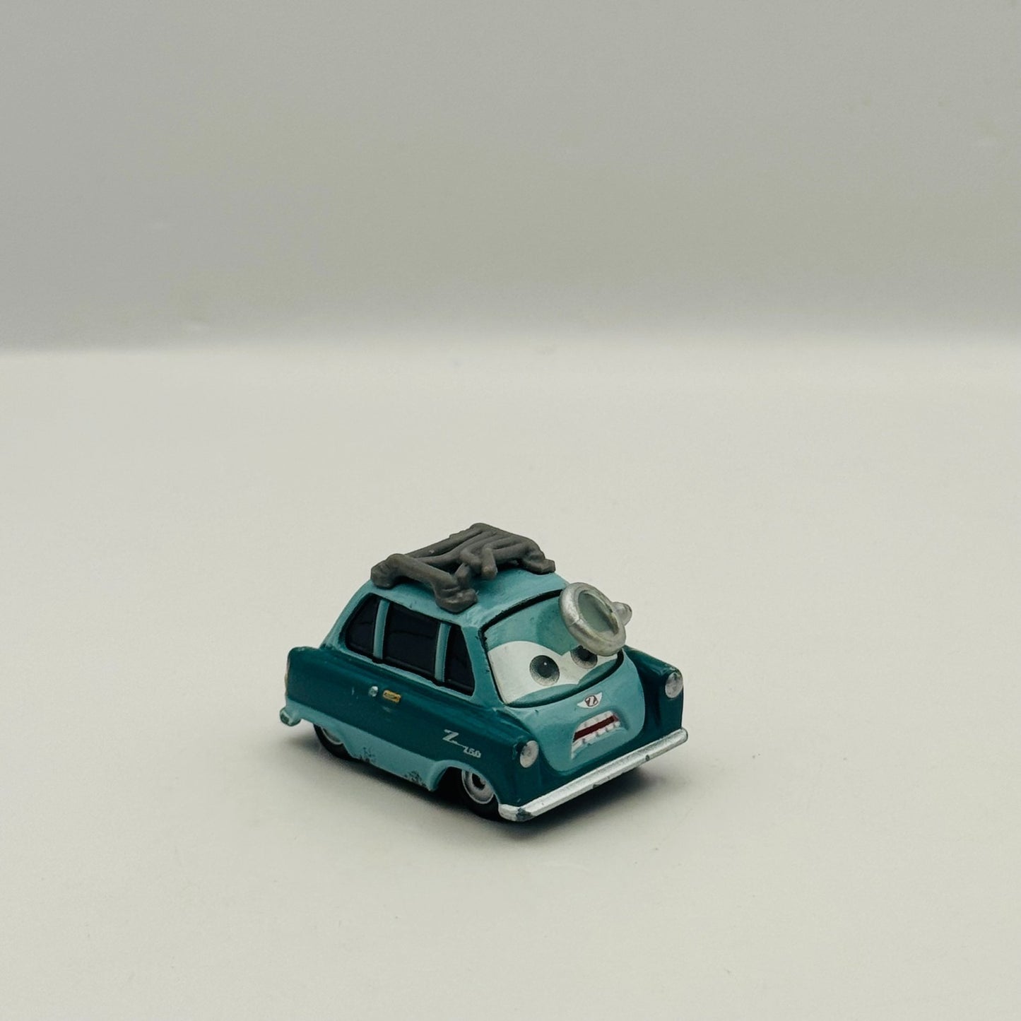 Disney Pixar Cars - PROFESSOR Z Cars 2 2011 - 1:55 Diecast