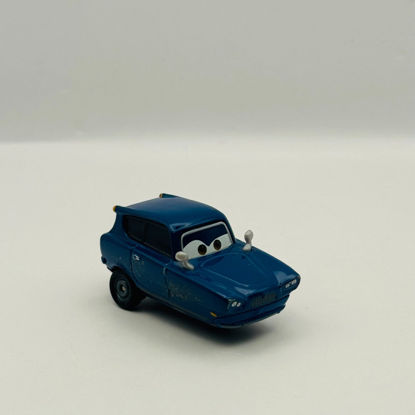 Disney Pixar Cars - TOMBER Cars 2 2011 - 1:55 Diecast