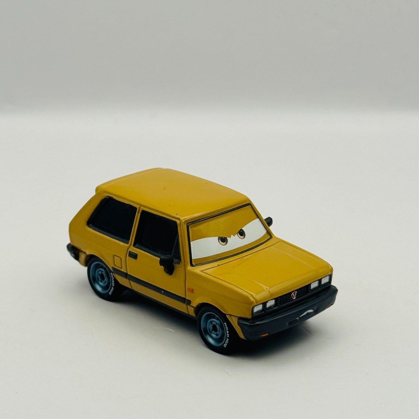 Disney Pixar Cars - VICTOR H HUGO Lemons Cars 2 2011 - 1:55 Diecast