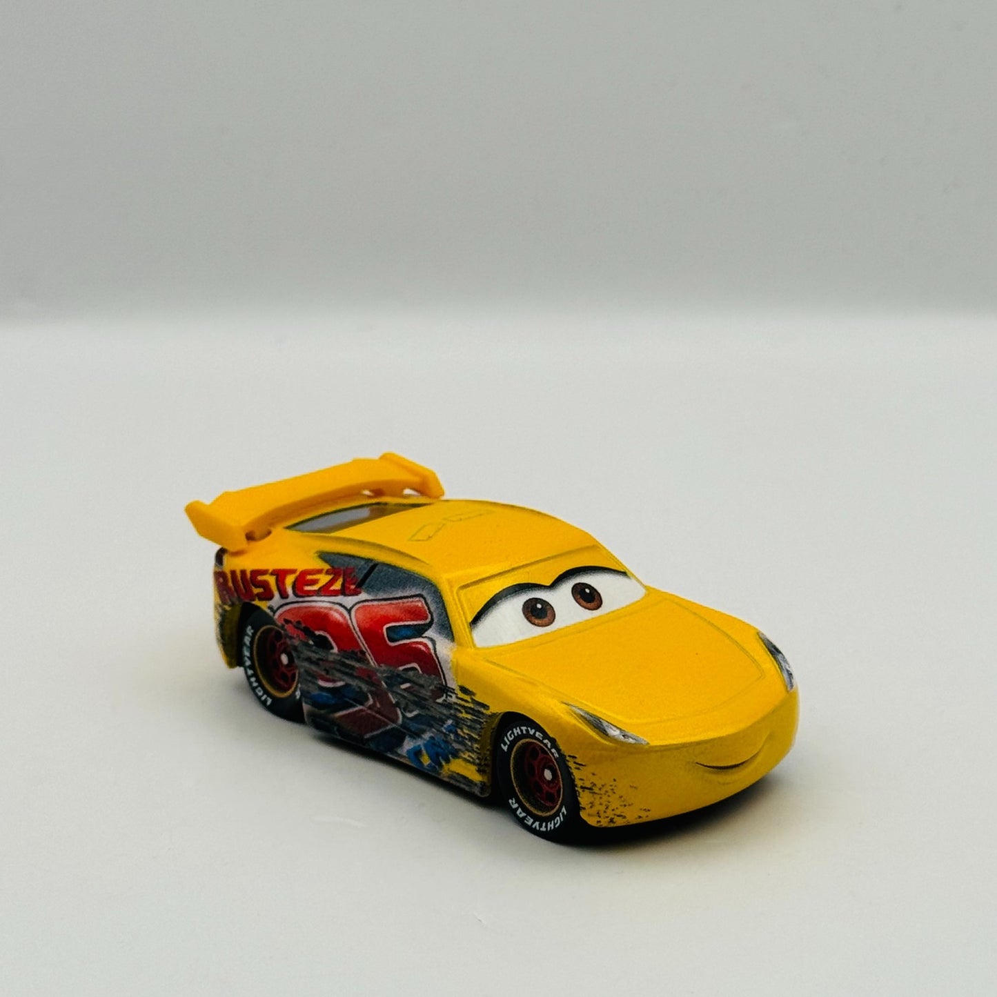 Disney Pixar Cars - TRACK DAMAGE CRUZ RAMIREZ 2021 - 1:55 Diecast