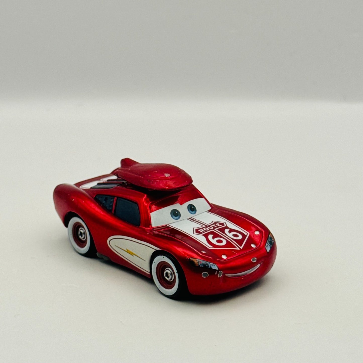 Disney Pixar Cars - ROAD TRIP CRUISIN' LIGHTNING MCQUEEN RD TR1P - 1:55 Diecast