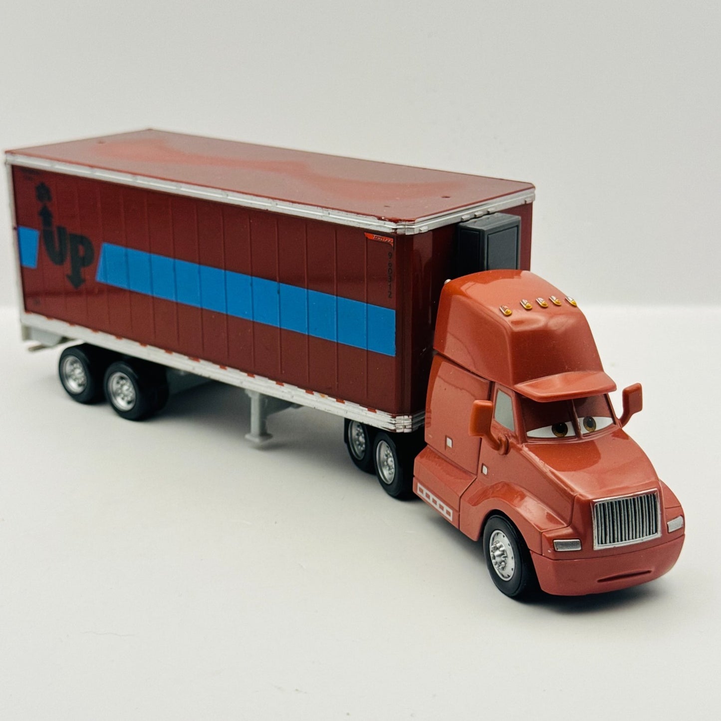 Disney Pixar Cars - OLIVER LIGHTLOAD HAULER 2010 - 1:55 Diecast