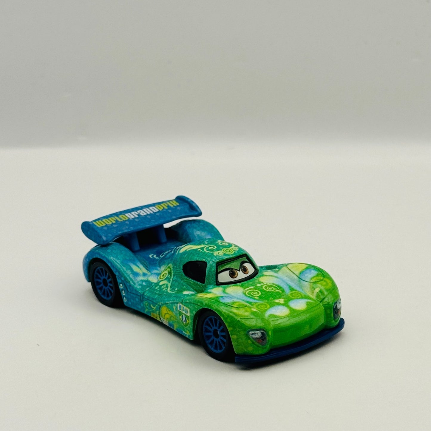 Disney Pixar Cars - CARLA VELOSO WGP (BRAZIL #8) Cars 2 2011 - 1:55 Diecast