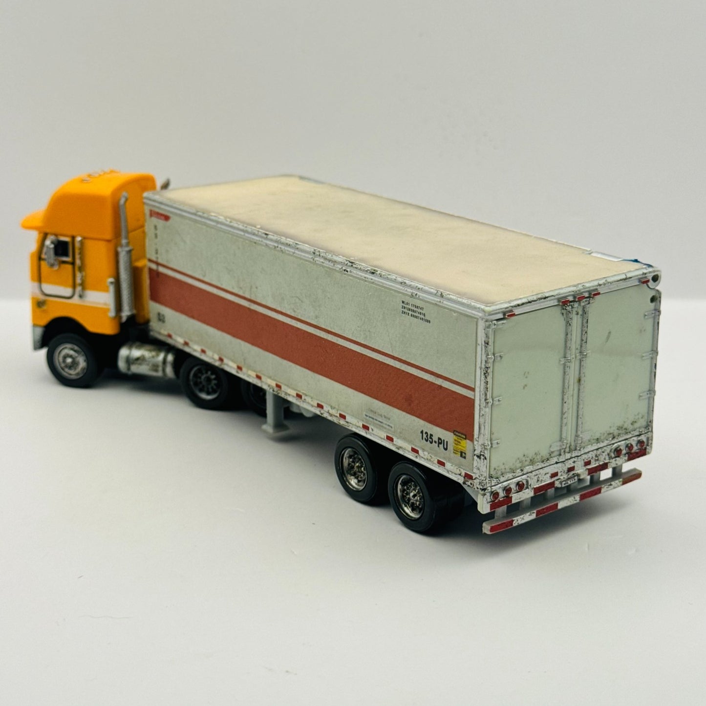 Disney Pixar Cars - PAUL VALDEZ HAULER 2010 - 1:55 Diecast
