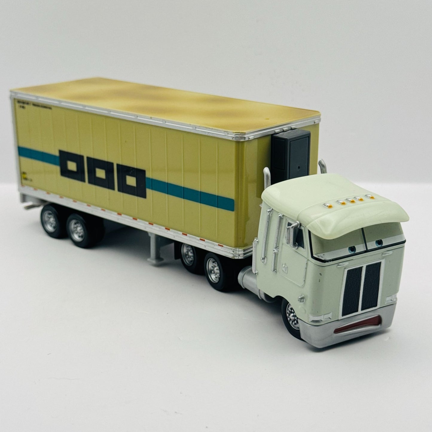 Disney Pixar Cars - BEN CRANKLESHAFT HAULER 2010 - 1:55 Diecast