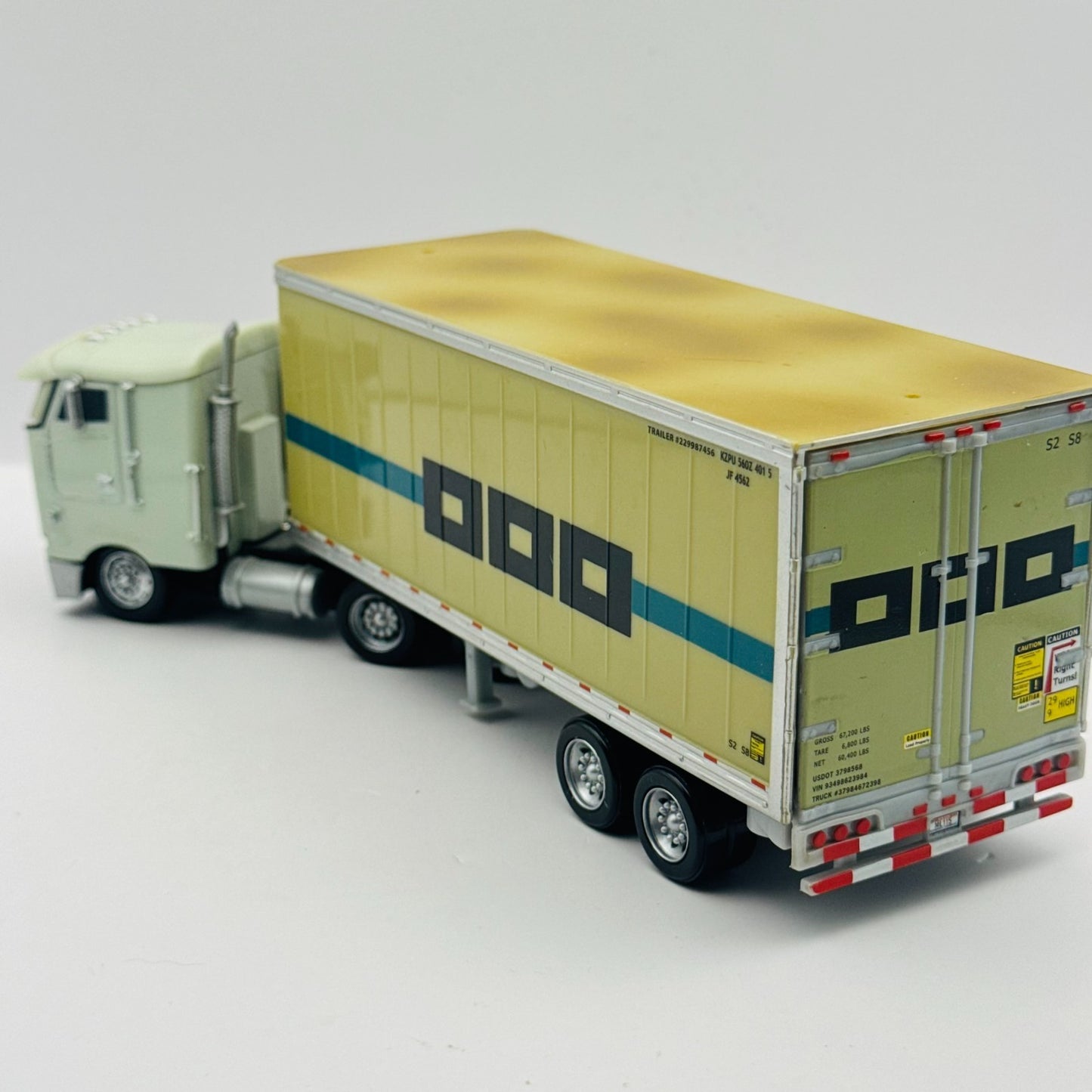 Disney Pixar Cars - BEN CRANKLESHAFT HAULER 2010 - 1:55 Diecast