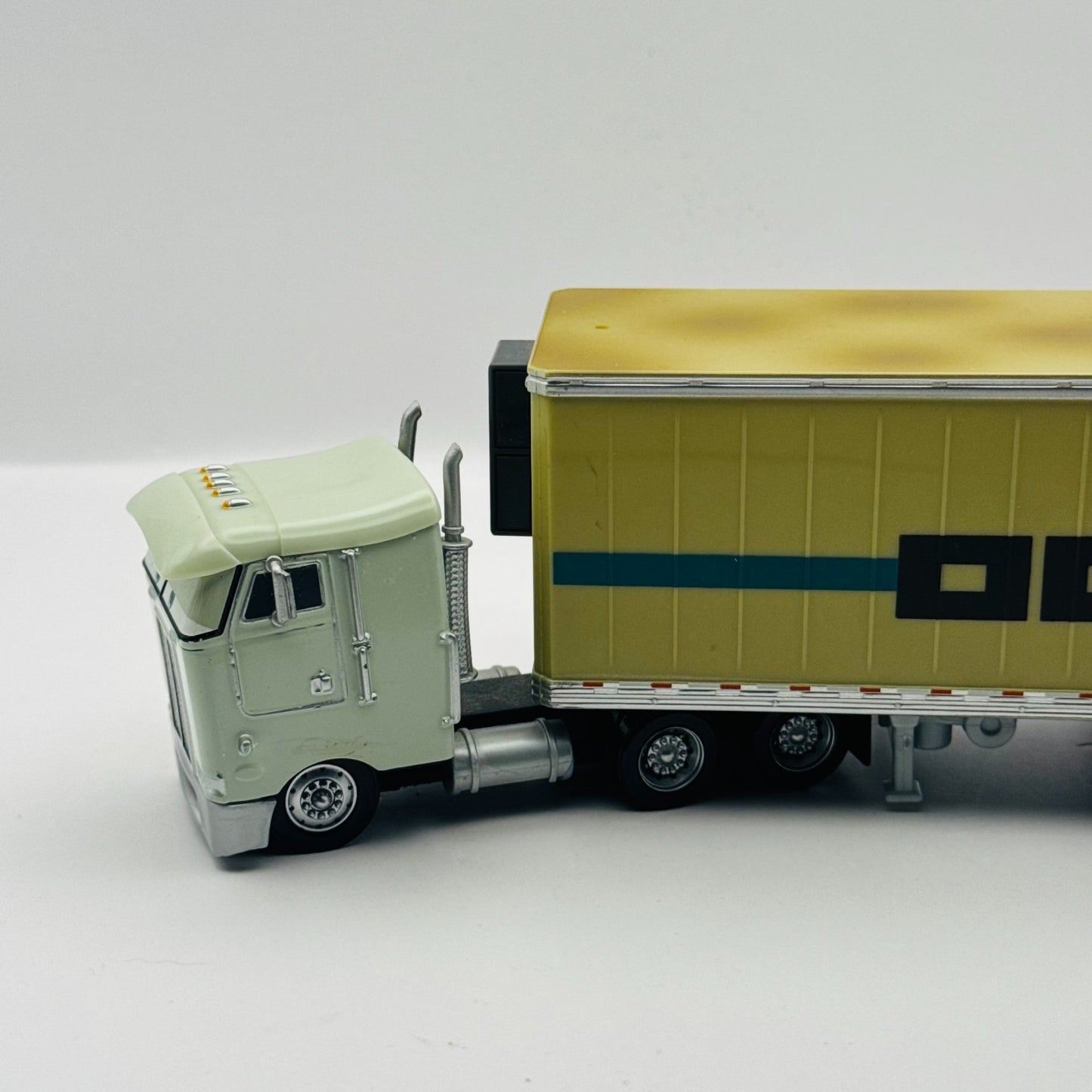 Disney Pixar Cars - BEN CRANKLESHAFT HAULER 2010 - 1:55 Diecast