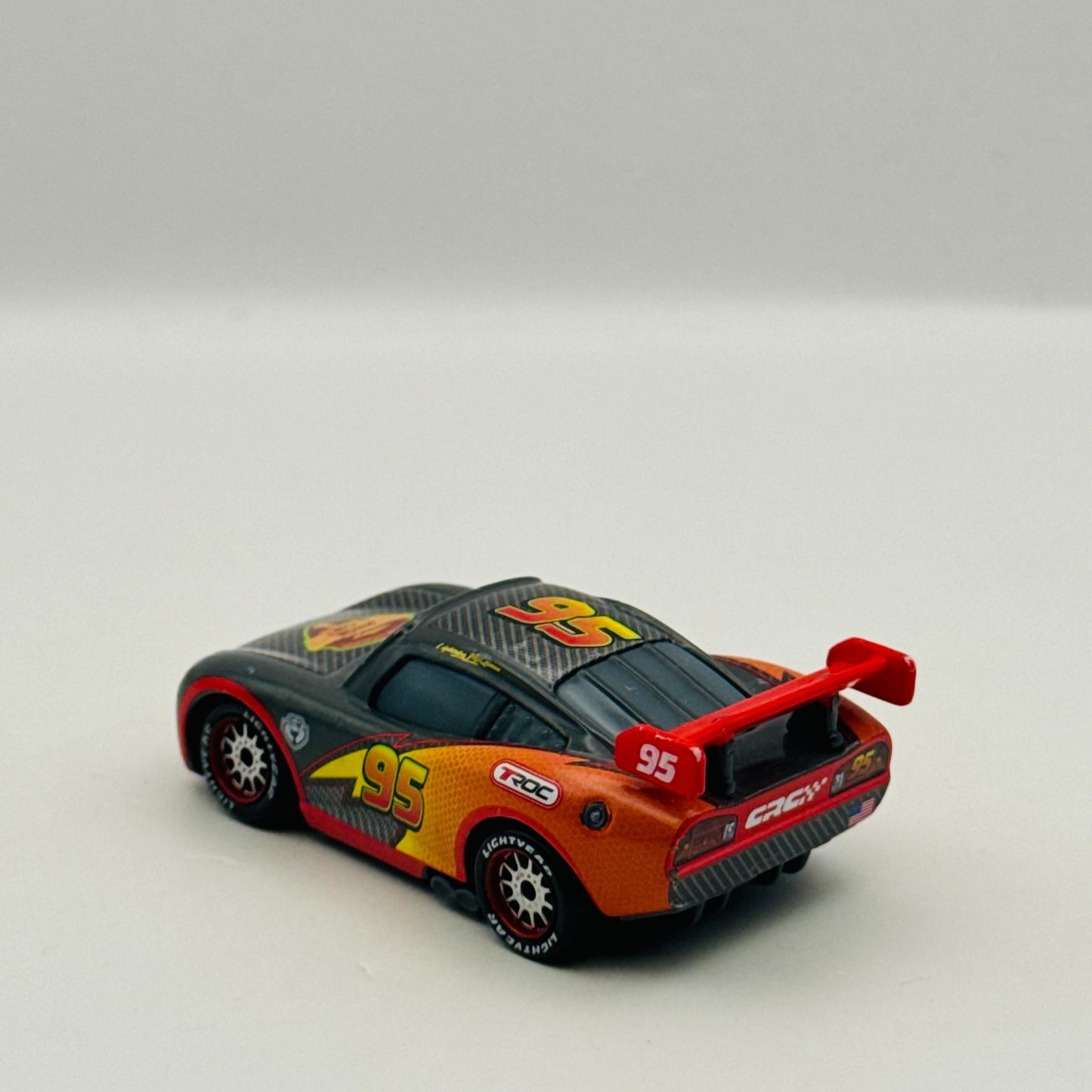 Disney Pixar Cars - CARBON RACERS LIGHTNING MCQUEEN TROC 2016 - 1:55 Diecast