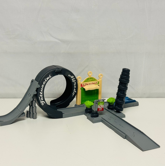 Disney Pixar Cars - STORY SETS LUIGI'S LOOP CASA DELLA TIRES PLAYSET  1:55 Scale