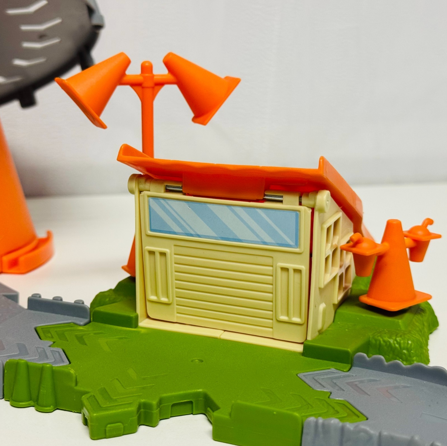 Disney Pixar Cars - STORY SETS COZY CONE SPIRAL RAMPWAY PLAYSET - 1:55 Scale