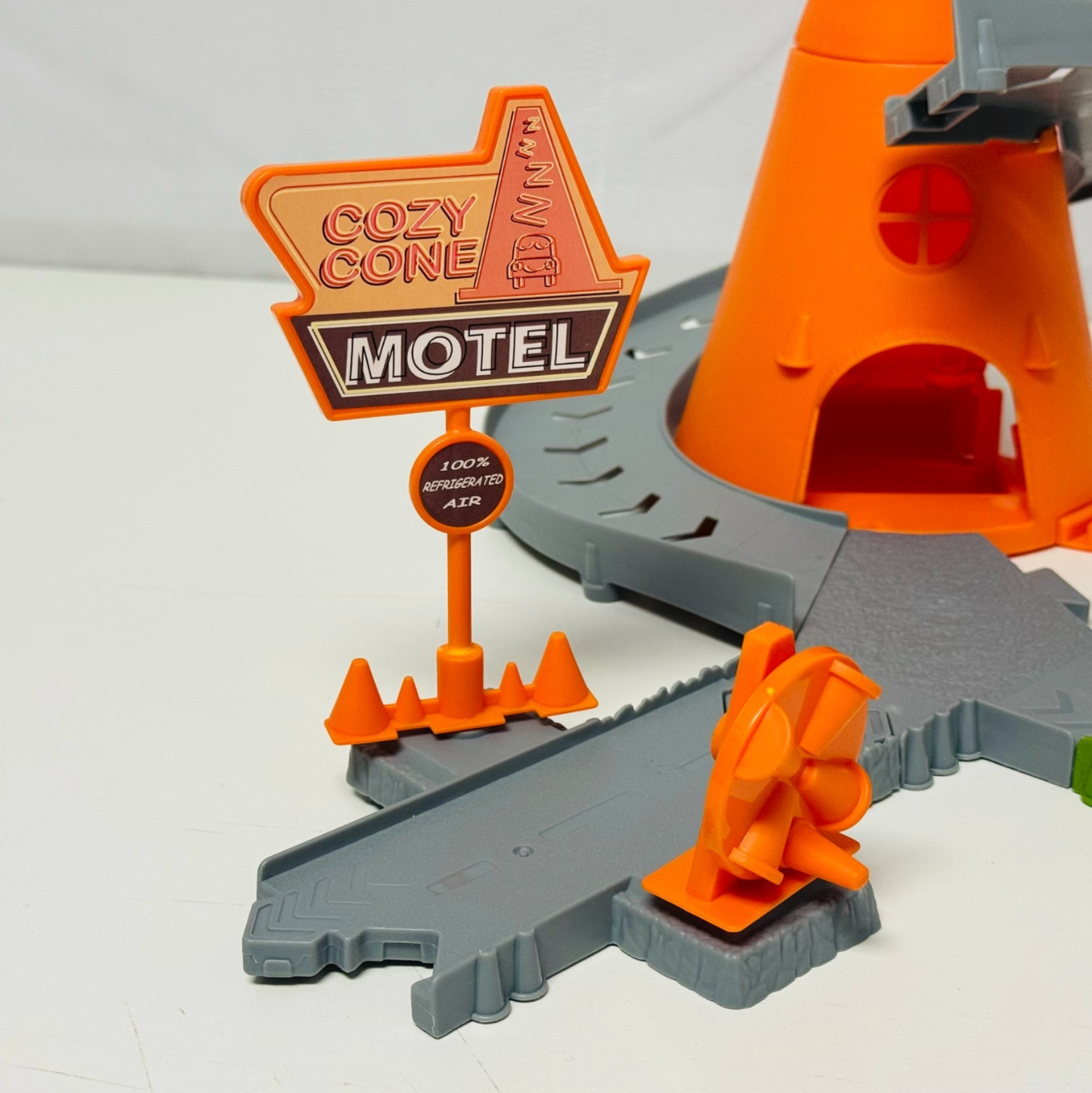 Disney Pixar Cars - STORY SETS COZY CONE SPIRAL RAMPWAY PLAYSET - 1:55 Scale
