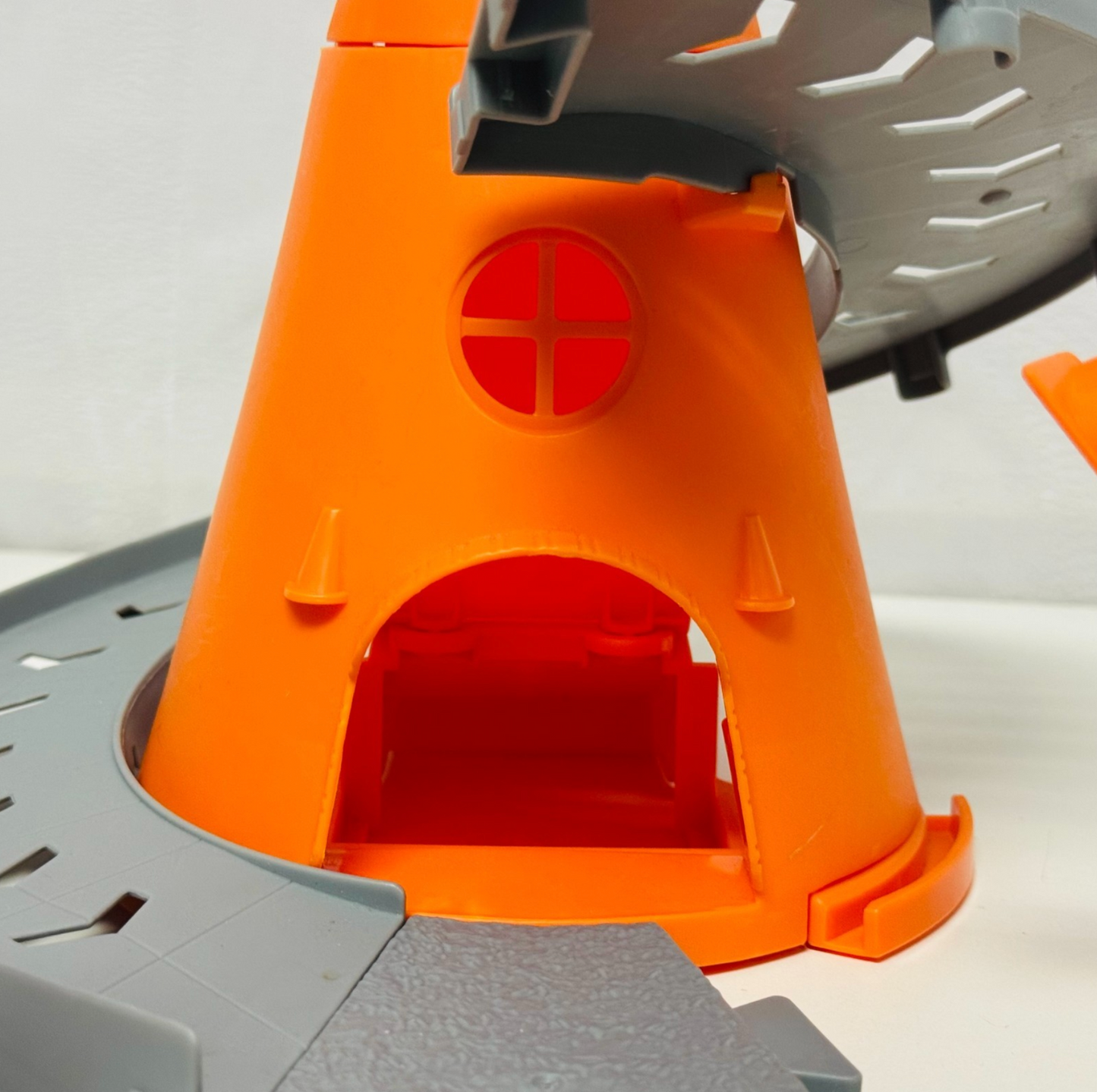 Disney Pixar Cars - STORY SETS COZY CONE SPIRAL RAMPWAY PLAYSET - 1:55 Scale