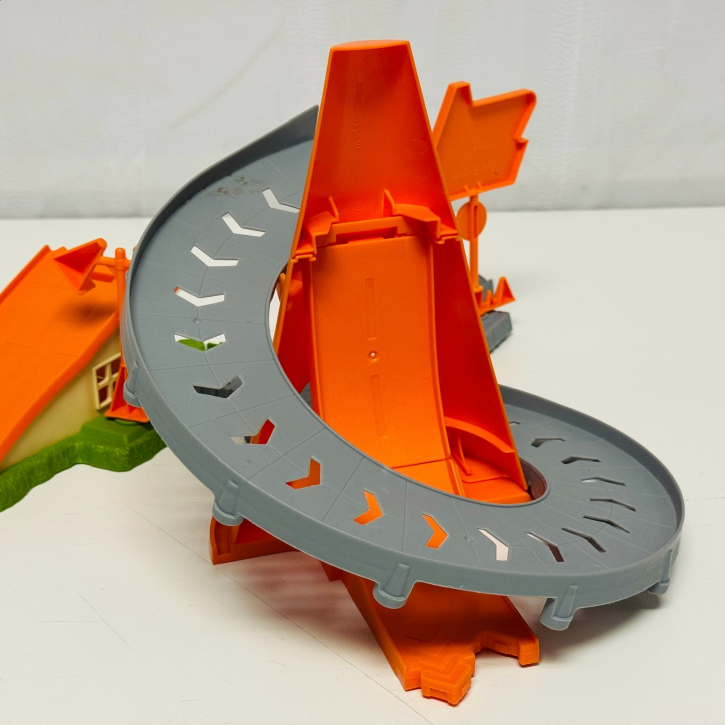 Disney Pixar Cars - STORY SETS COZY CONE SPIRAL RAMPWAY PLAYSET - 1:55 Scale