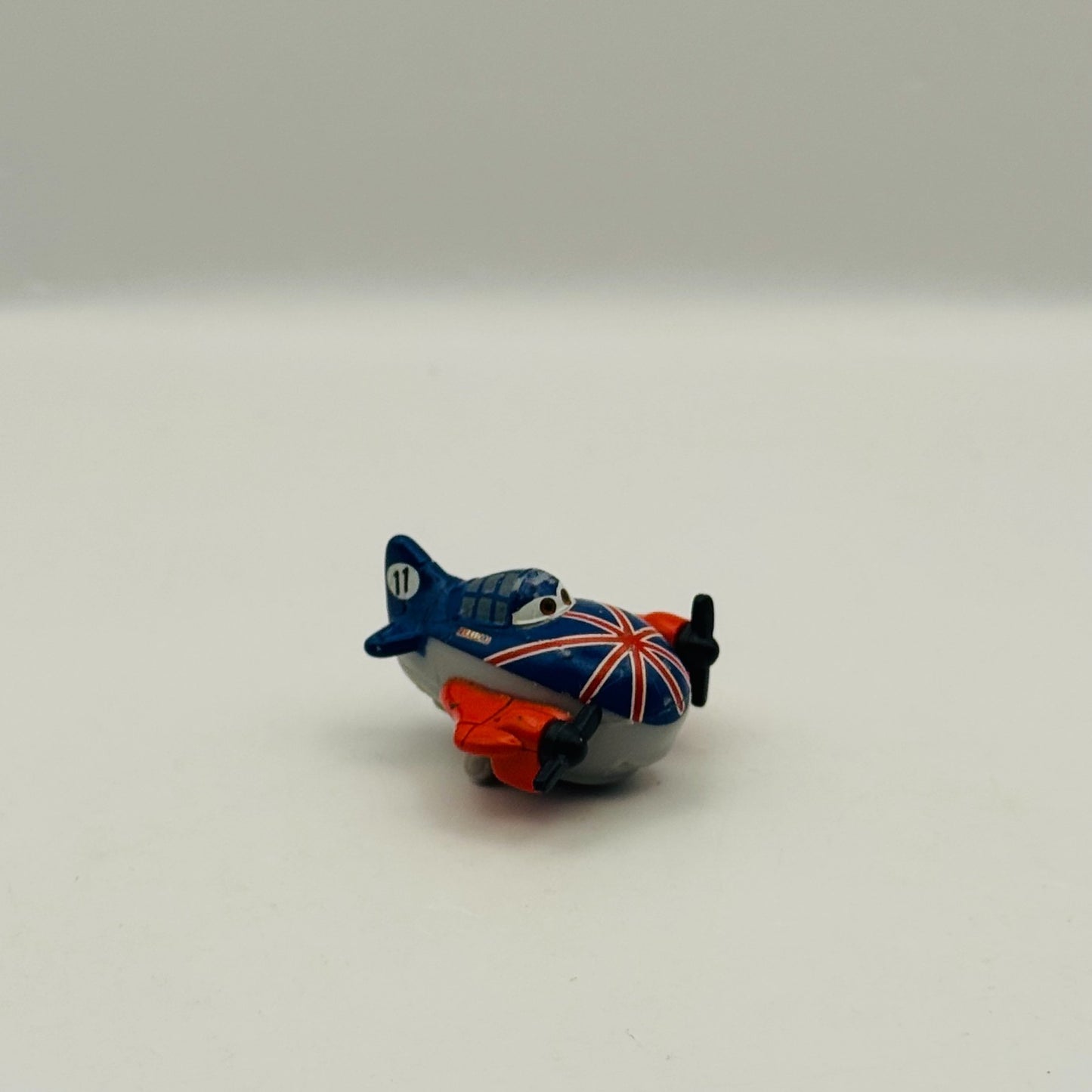 Disney Planes & Pixar Cars - Micro Drifters BULLDOG - Rolling