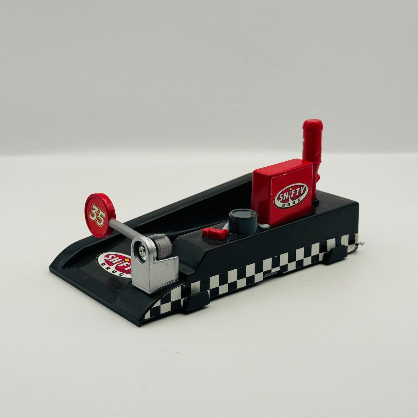 Disney Pixar Cars - PIT RACE-OFF LAUNCHER SHIFTY DRUG KEVIN - 1:55 Diecast