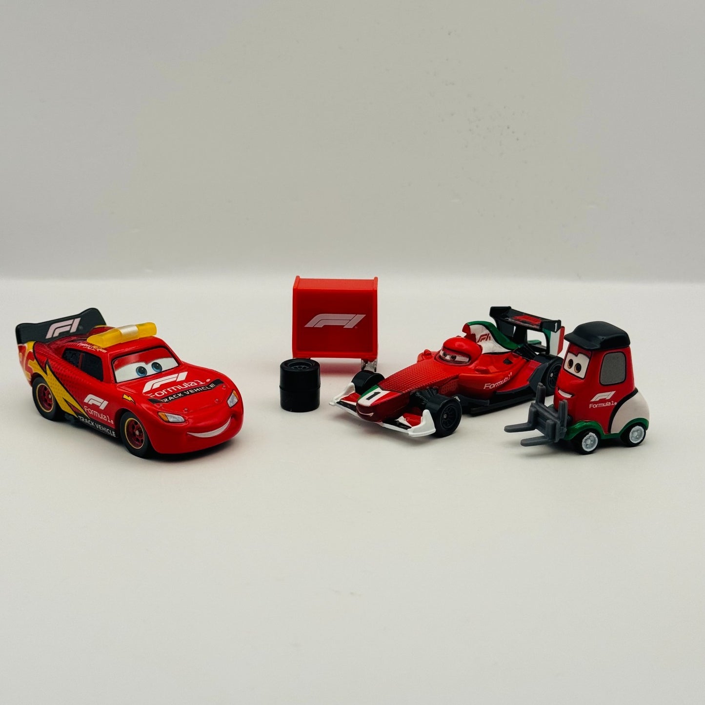 Disney Pixar Cars - FORMULA 1 COLLAB 3-PACK MCQUEEN, FRANCESCO 2026 1:55 Diecast
