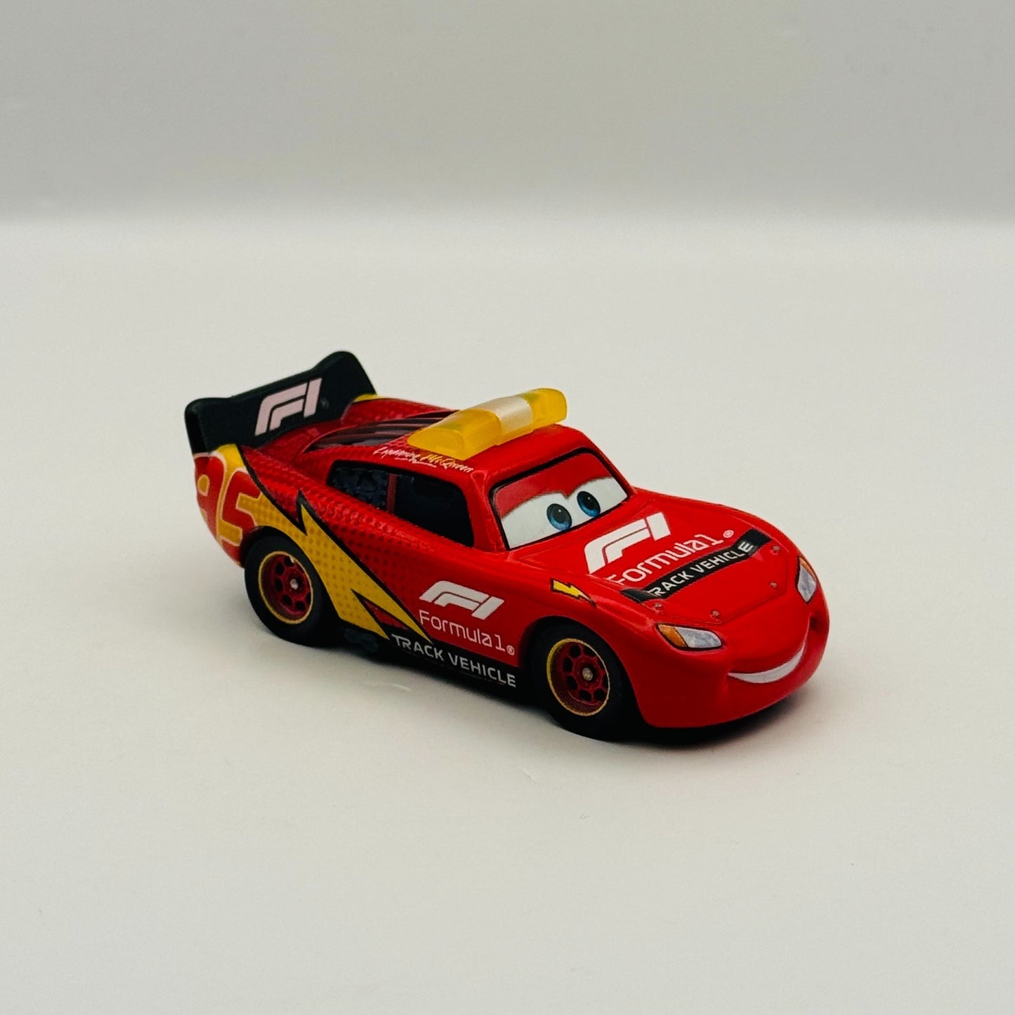 Disney Pixar Cars - FORMULA 1 COLLAB 3-PACK MCQUEEN, FRANCESCO 2026 1:55 Diecast