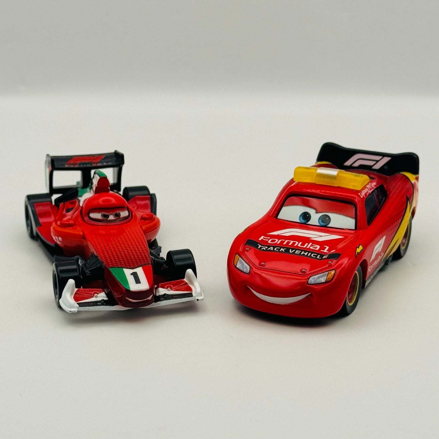 Disney Pixar Cars - FORMULA 1 COLLAB 3-PACK MCQUEEN, FRANCESCO 2026 1:55 Diecast