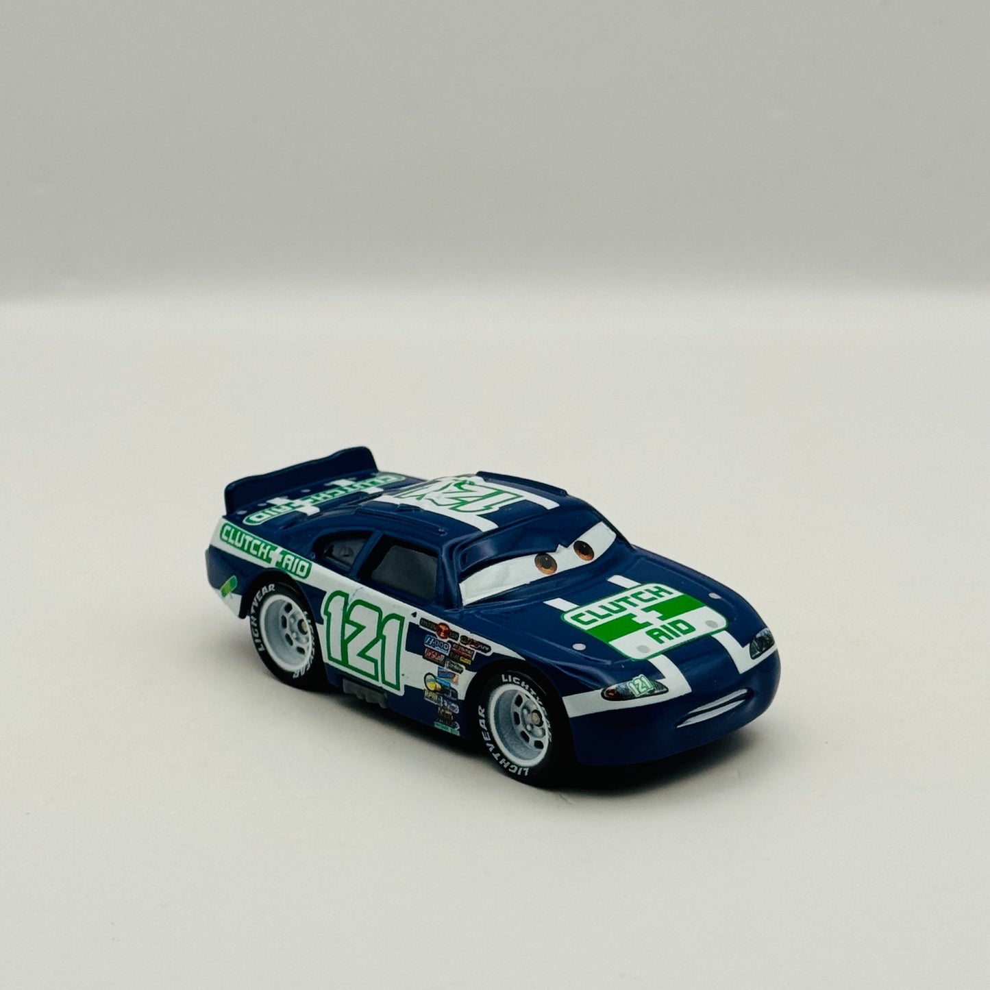 Disney Pixar Cars - KEVIN SHIFTRIGHT CLUTCH AID Piston Cup - 1:55 Diecast