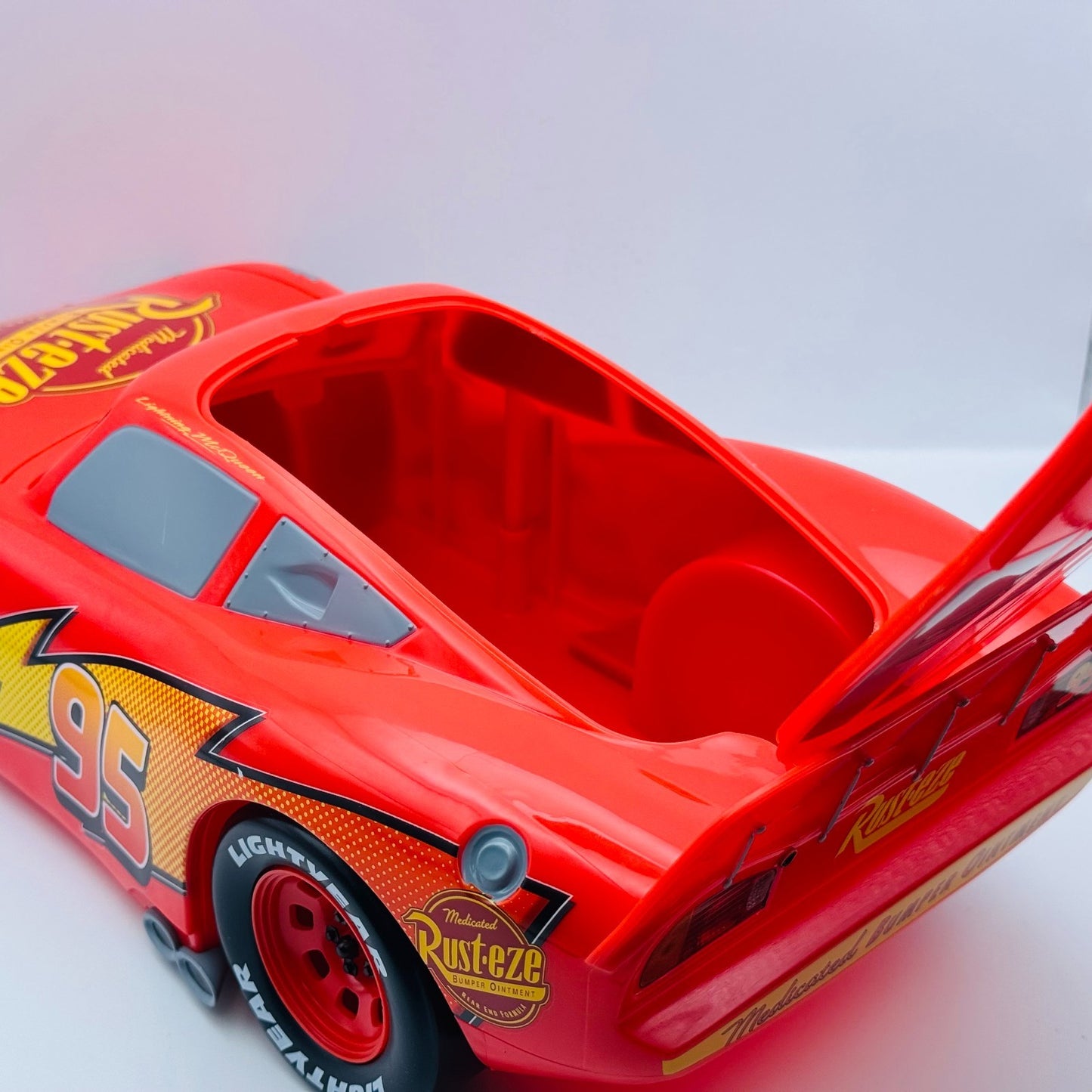 Disney Pixar Cars - MCQUEEN POPCORN BUCKET  20TH ANNIVERSARY - 1:18 Scale
