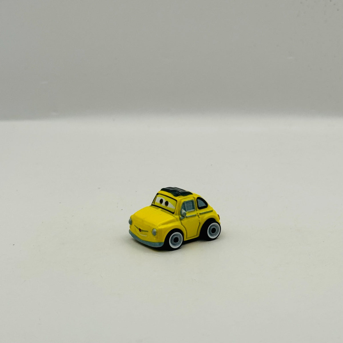 Disney Pixar Cars - Mini Racers LUIGI - Diecast