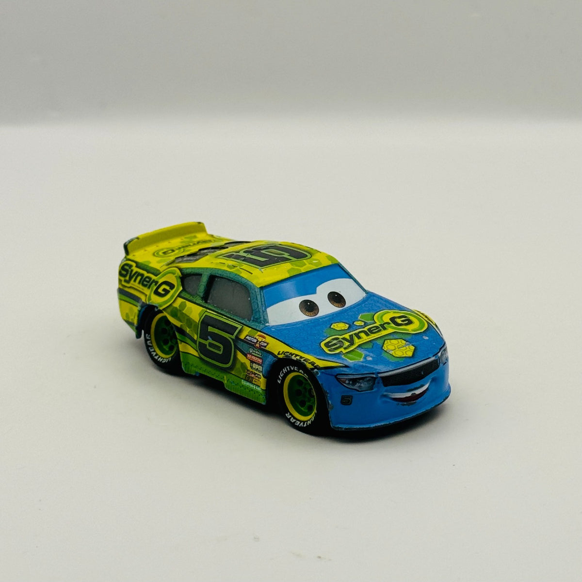 Disney Pixar Cars - LANE LOCKE SYNERG Veteran Racer 2017 - 1:55 Diecast