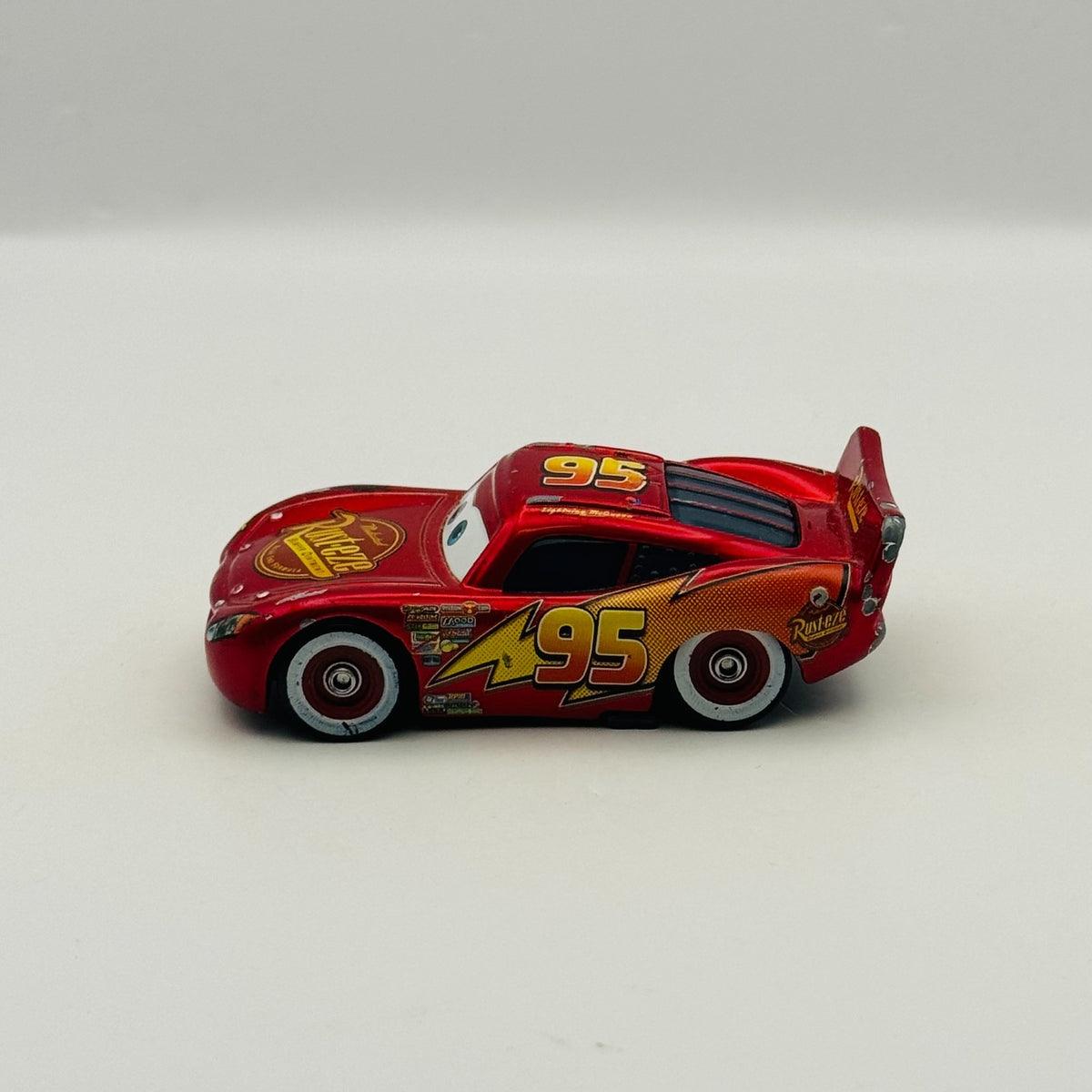 Disney Pixar Cars - LIGHTNING MCQUEEN MIT AUFKLEBERN German Promo - 1:55 Diecast